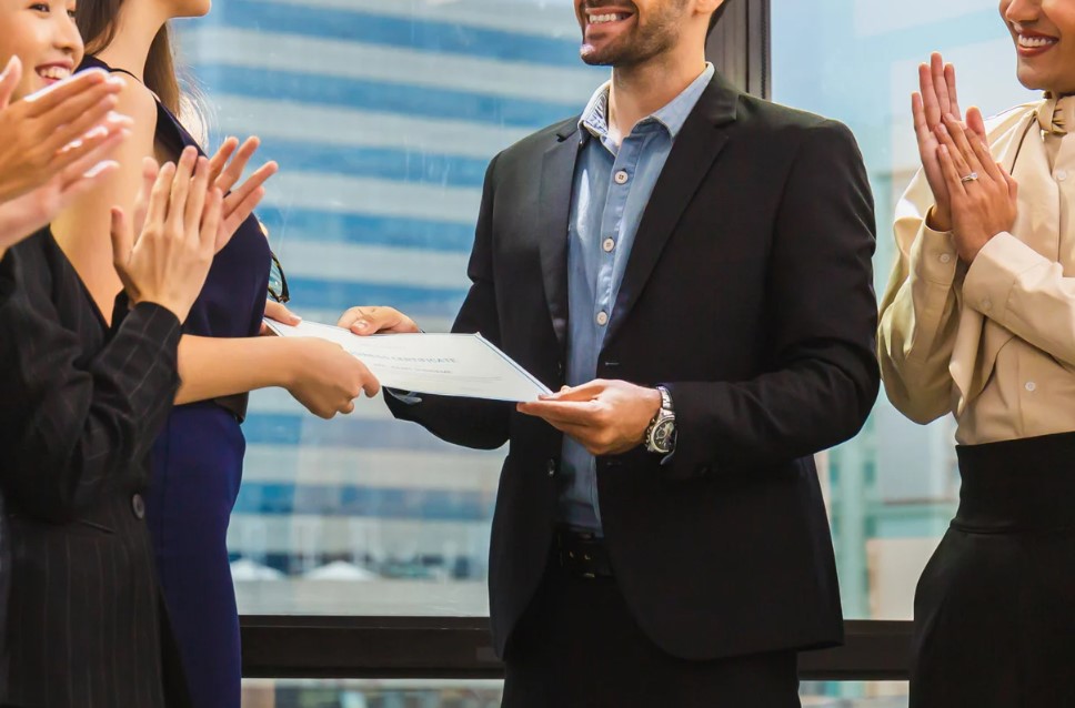 О вручении квалификационных аттестатов налоговых консультантов