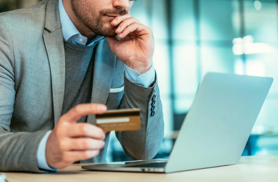 Об изменении законов по вопросам налоговых правоотношений (приостановление операций по счетам, электронным кошелькам)