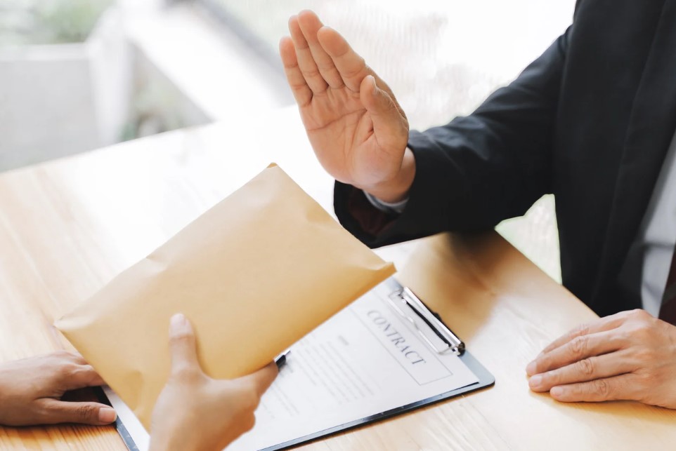 В Минтруда на примерах из практики пояснили, чем обходится бизнесу сокрытие реальных зарплат работников