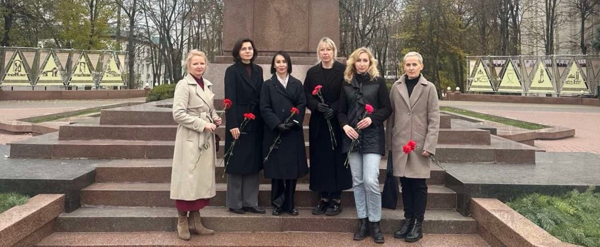 Во всех регионах республики прошла церемония возложения цветов к памятнику Ленина