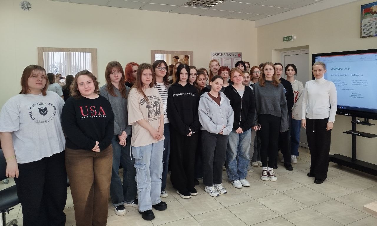 Первокурсники Брестского государственного колледжа сферы обслуживания узнали о преимуществах НПД