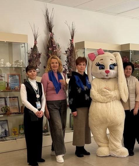 Вебинар по ПОД/ФТ и визит к детям из пансионата — день налоговых консультантов