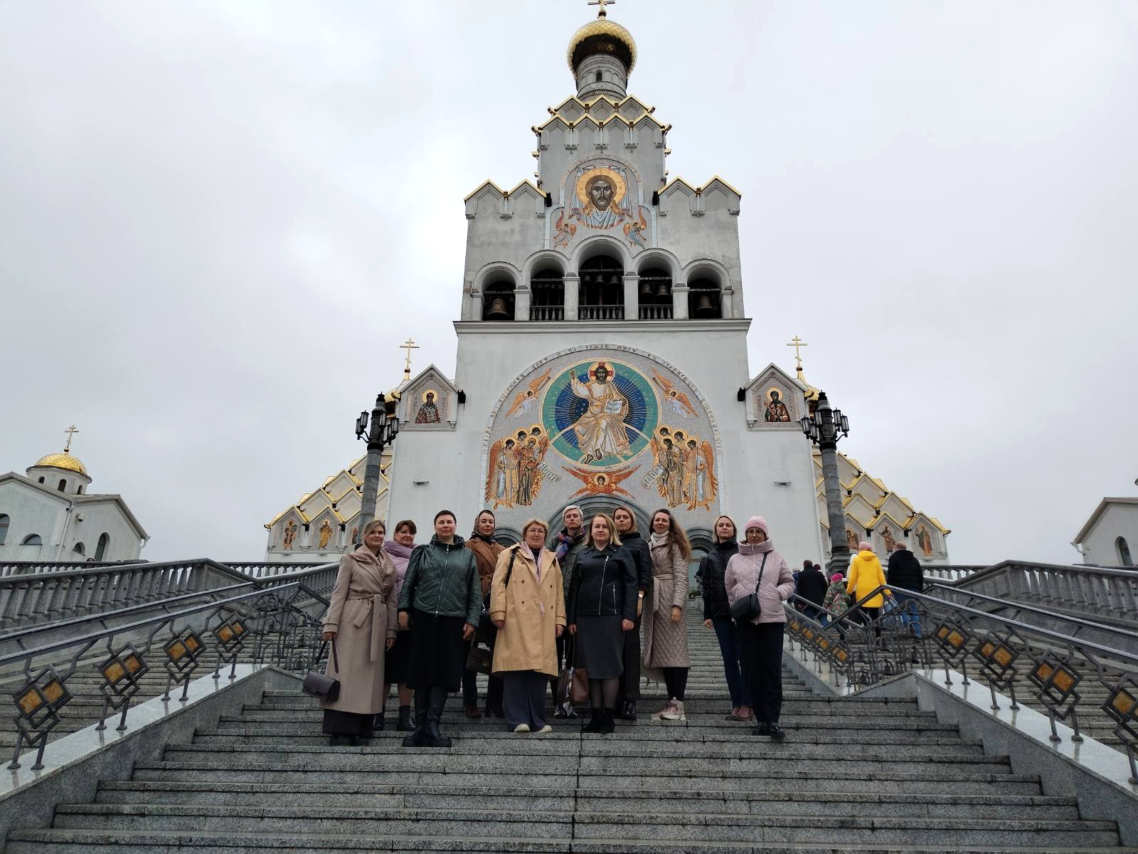 В преддверии Дня матери налоговые консультанты посетили Храм-памятник в честь Всех Святых