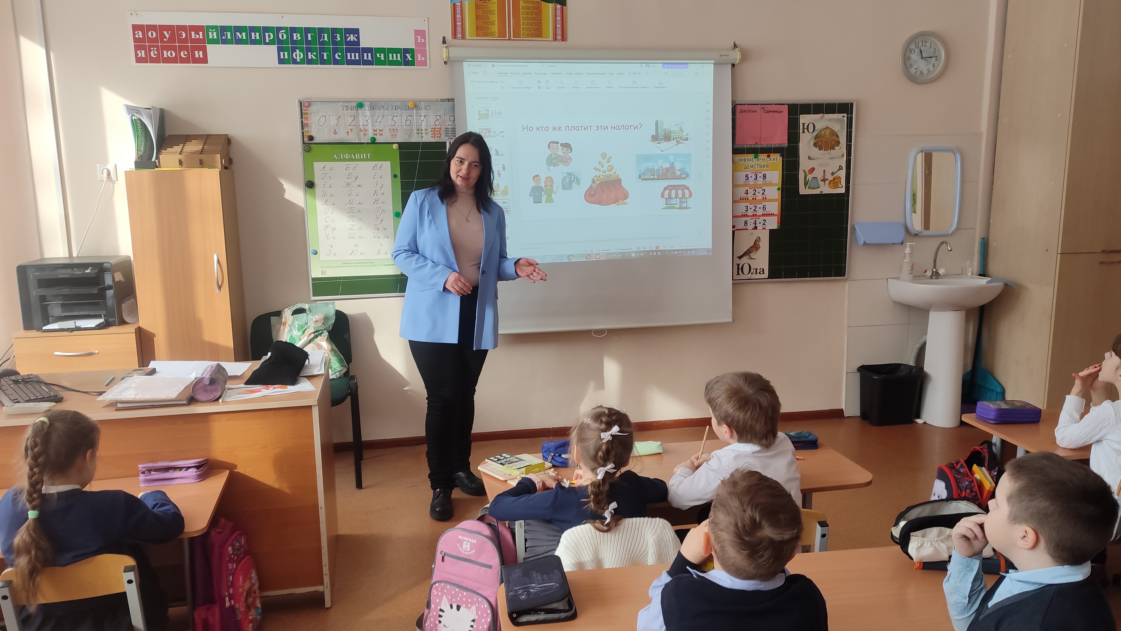 Налоговый консультант провела урок налоговой грамотности для учащихся гимназии № 35 г. Минска