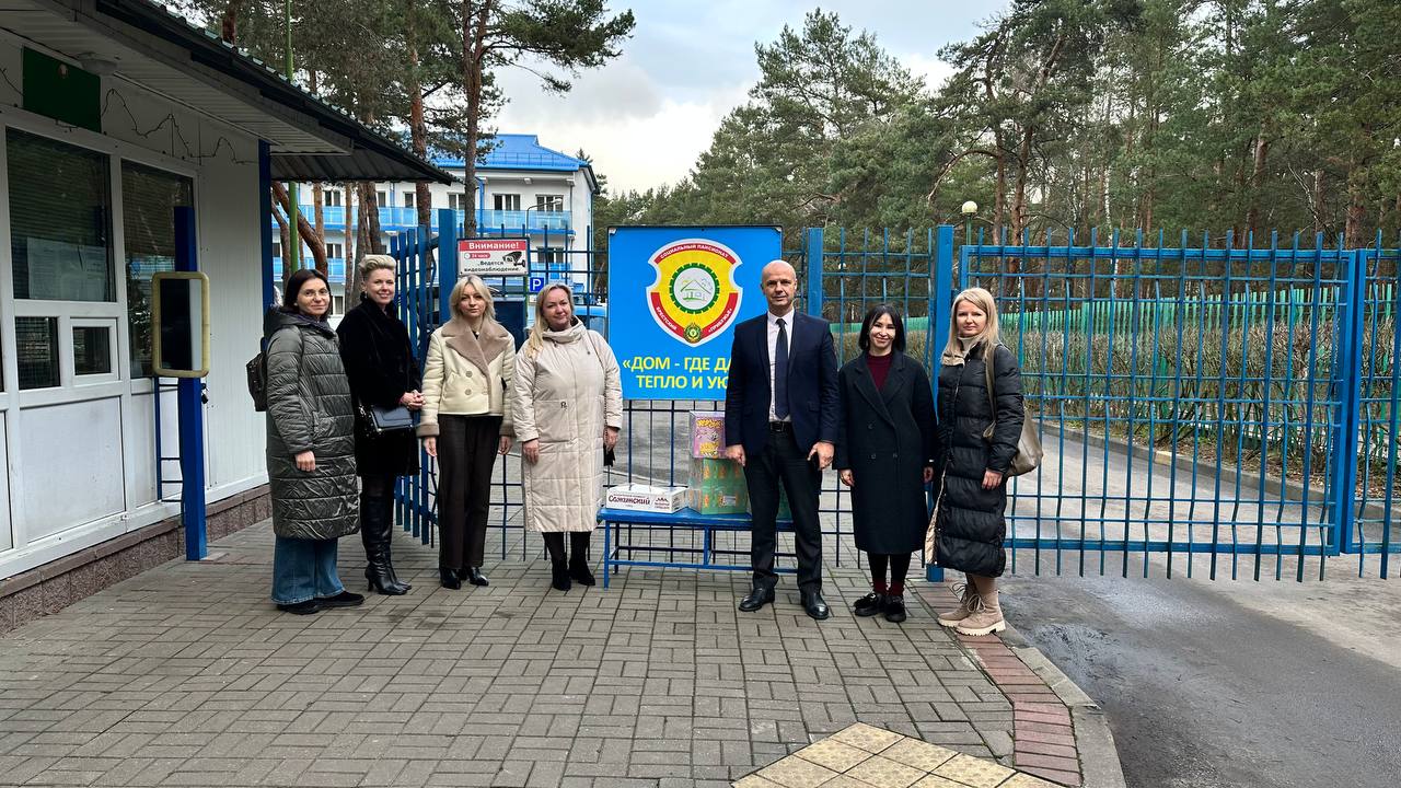 Брестские налоговые консультанты поздравили с наступающими праздниками жителей социального пансионата «Прибужье»