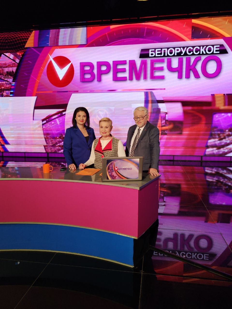 Надо ли оформлять ИП и платить налоги при продаже рассады овощей и цветов, выращенной в личном подсобном хозяйстве, разъяснила налоговый консультант в программе «Белорусское времечко»