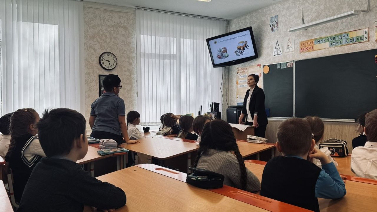 Простым языком о сложном: налоговый консультант объяснила гимназистам принципы работы налоговой системы