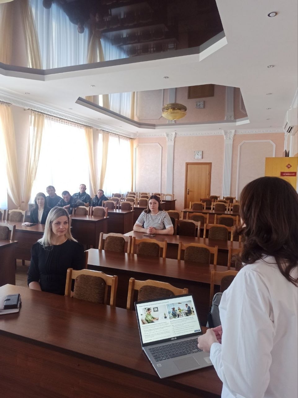 Налоговые консультанты провели встречи для предпринимателей в Речице и для безработных в Ивье