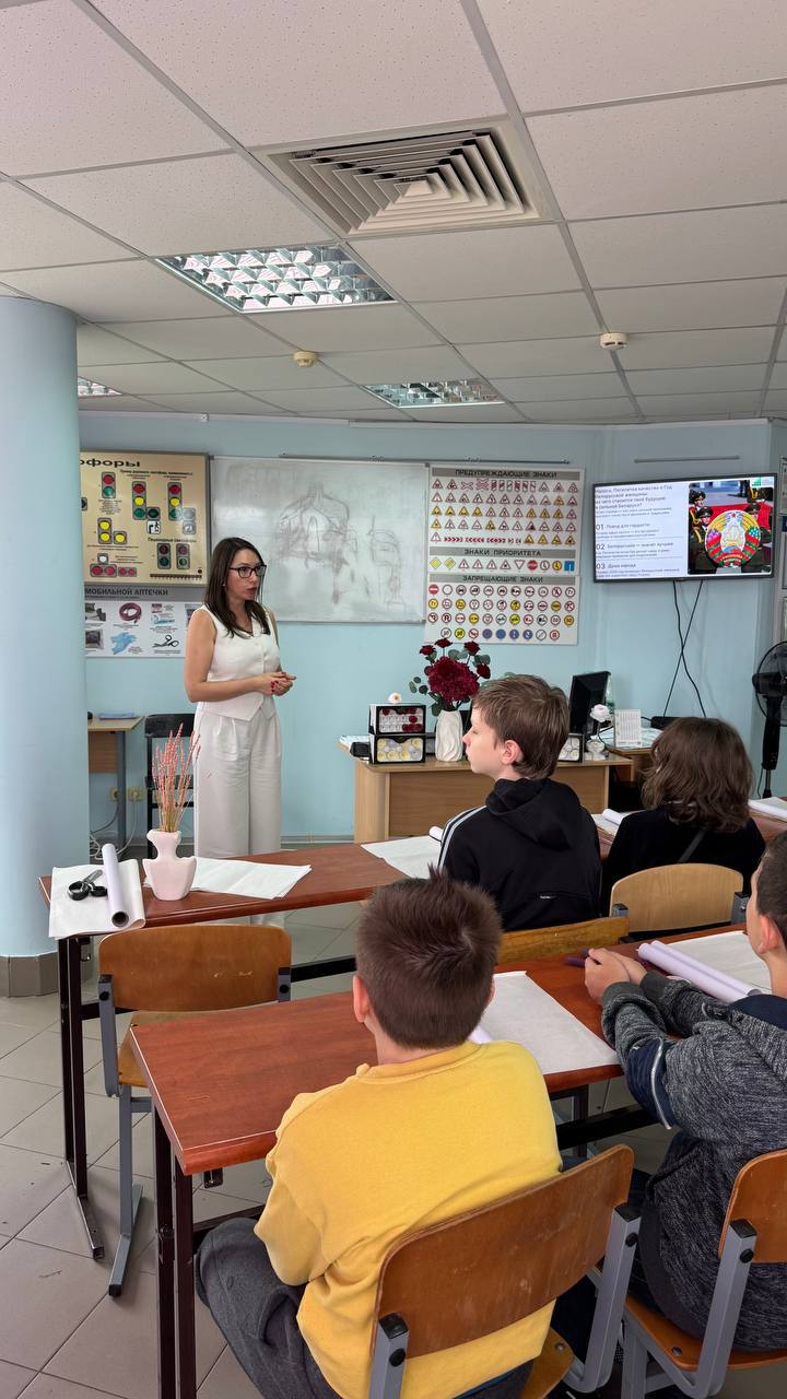 От уроков для гимназистов до консультаций для бизнеса: налоговые консультанты провели встречи в Минске и Дзержинске