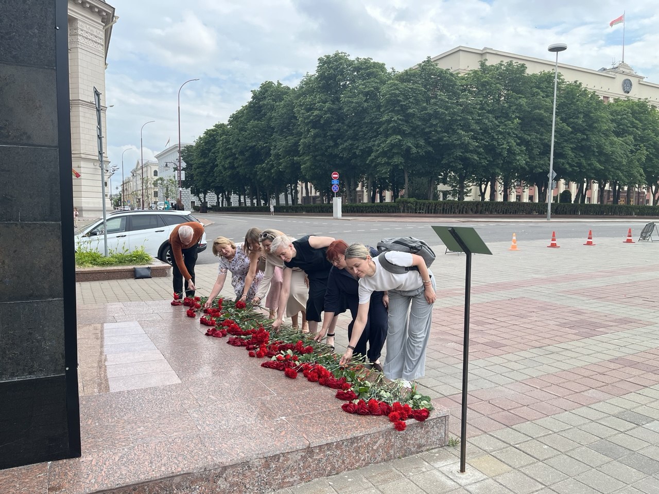 В преддверии 82-й годовщины освобождения Минска налоговые консультанты почтили память героев