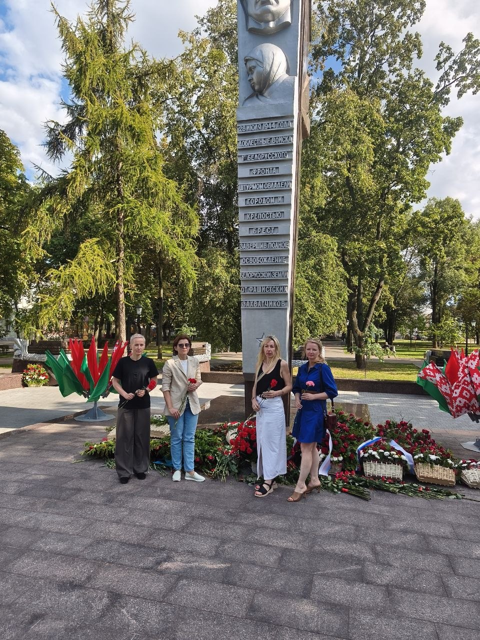 Налоговые консультанты почтили память освободителей г. Бреста и выступили с лекцией в г. Пинске